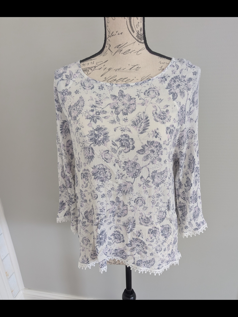 Papermoon White Floral Lace-Trim Stitch Fix Three-Quarter Sleeve Top